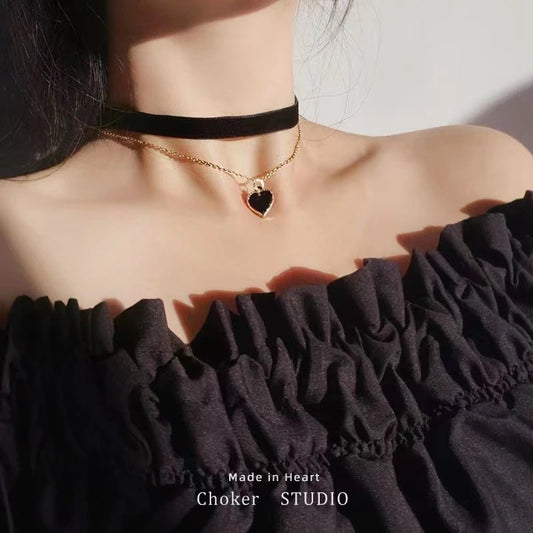 Colar de Veludo com Coração